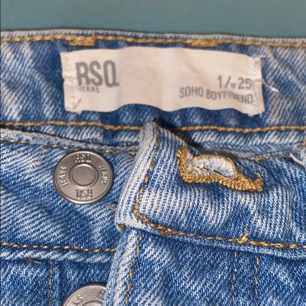RSQ in great condition. 1/w25 SOHO BOYFRIEND cut.